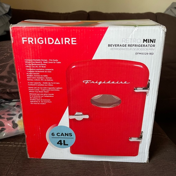 Frigidaire Retro Mini Fridge - Picture 3 of 3